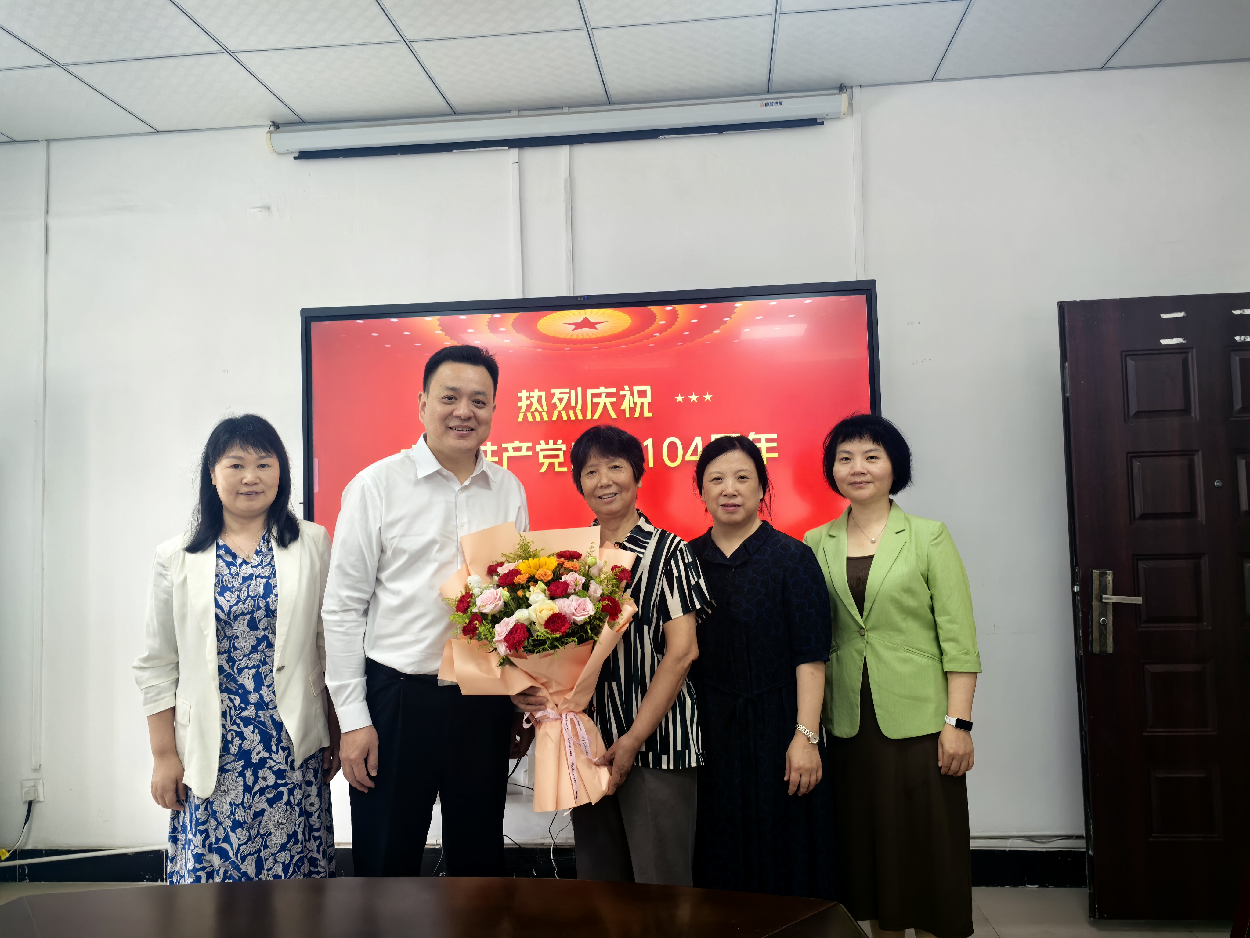 汪赵华慰问 汪赵华慰问